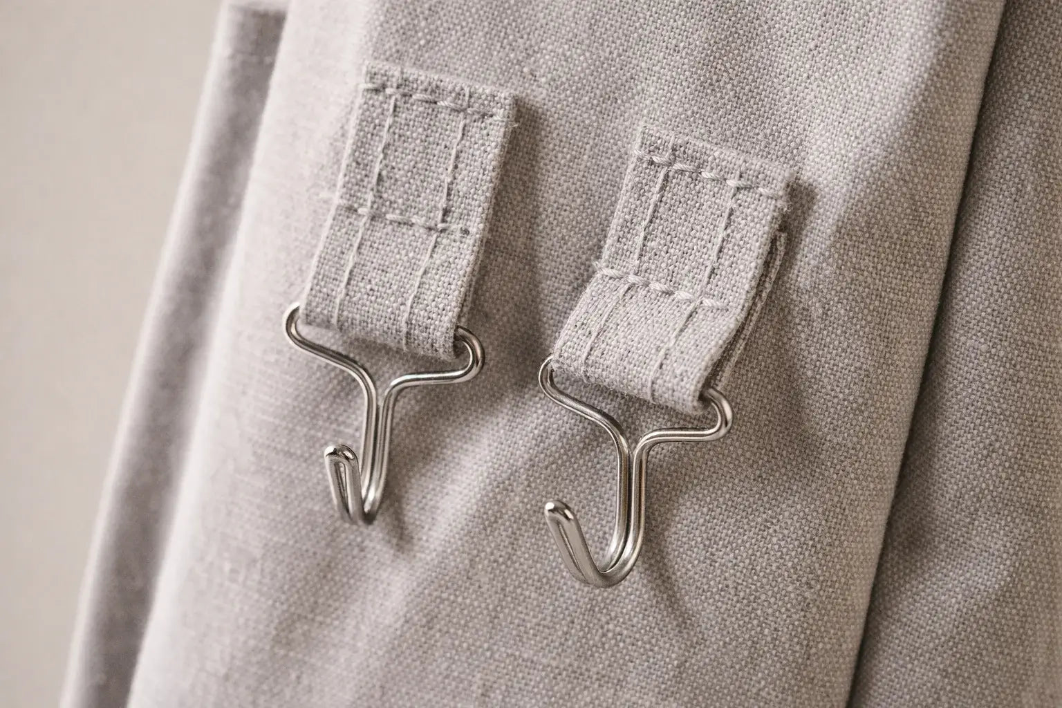 Bedside Baby Organiser – Close-up detail of Bedside Baby Organiser fabric texture and reinforced metal hanging hooks